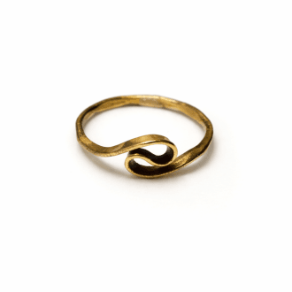 Bague courbe en laiton artisanale – Bijou fait main